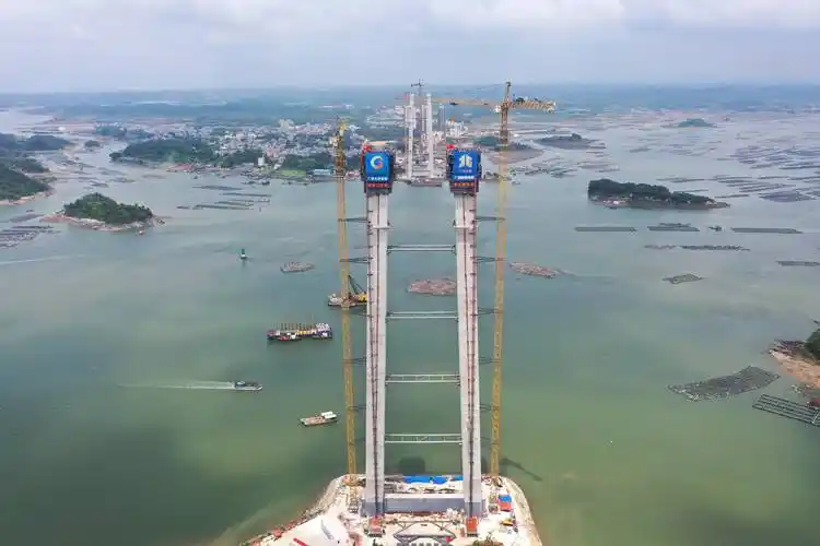 广西最长跨海大桥174米高主塔封顶_建设_龙门_钦州