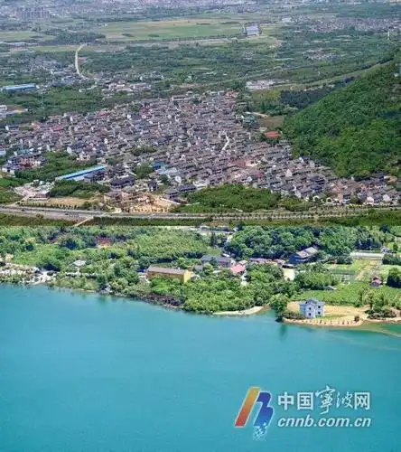 无限风光在险峰从虎头山上俯瞰奉化横坑水库