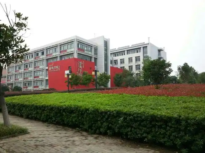 希望江苏大学艺术学院越来越强,同时自己也要抓住机遇,努力提升.