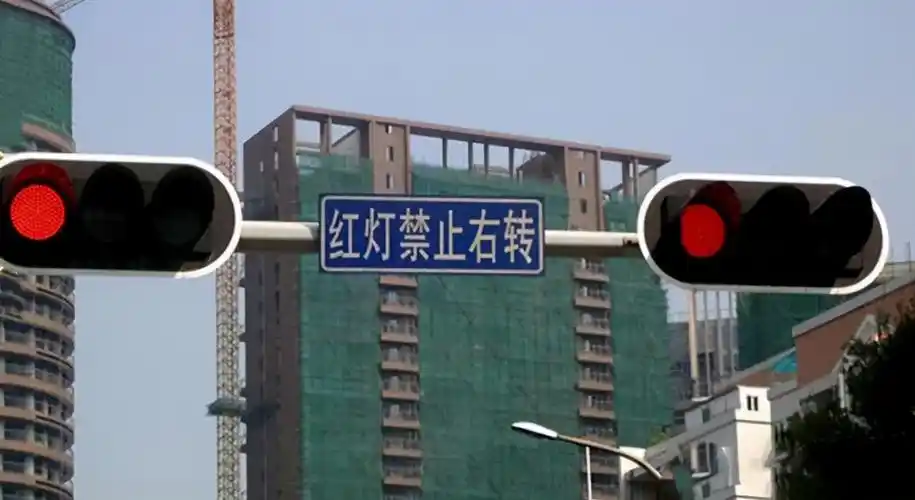 原创圆形红灯直接右转为什么扣我6分交警你疏忽了这3种特殊情况