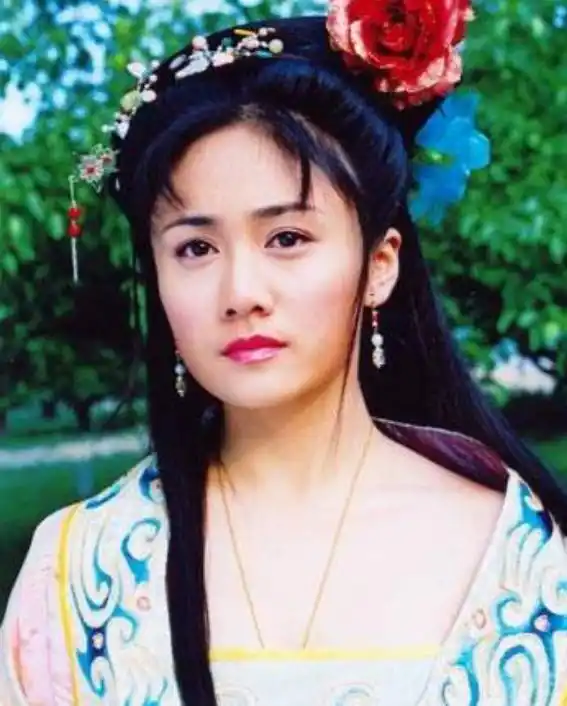 1998年涓子就参与拍摄了第一部作品《聊斋先生》,在剧中饰演月宫仙子