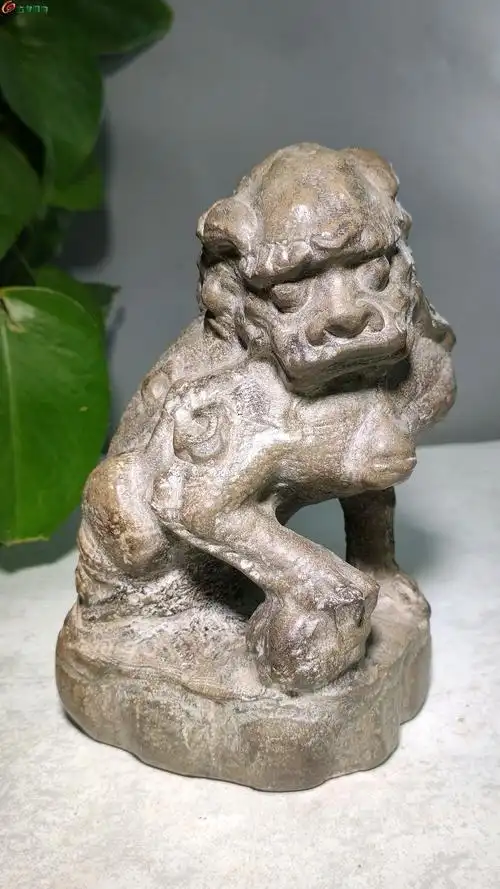 03石雕案头石狮子造型凶猛霸气十足雕刻精致皮壳老辣