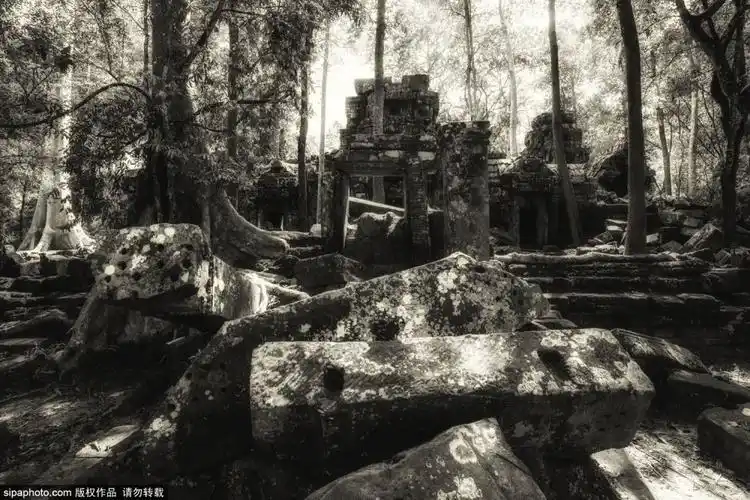 柬埔寨废弃寺庙充满永恒时间的废墟