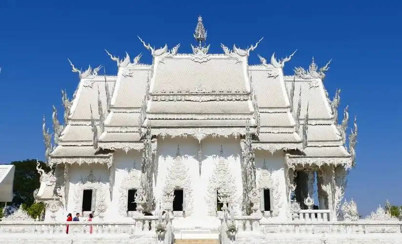 蓝庙与白庙,泰国清迈奇丽梦幻的蓝莲花与白莲花_寺庙_装饰_玻璃片