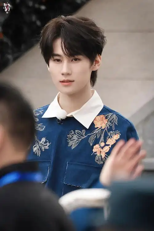 张真源晒奔跑吧名牌##张真源奔跑吧