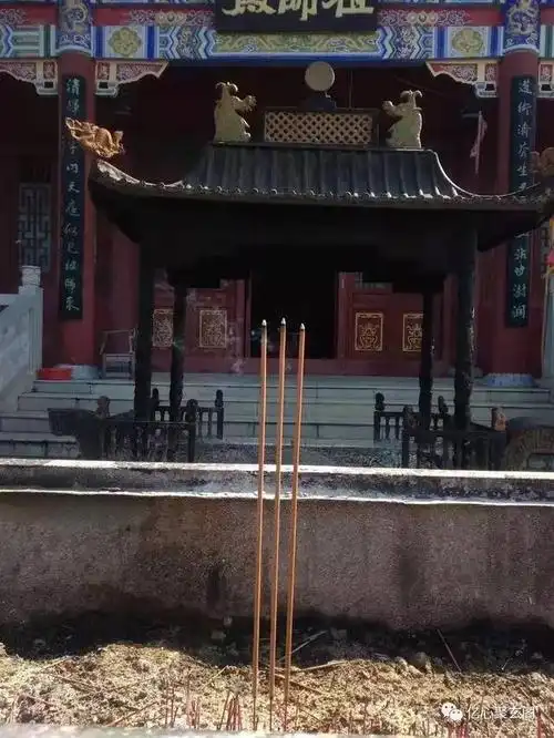 道教知识-学习与道士沟通的方式,进道观敬香礼拜的礼仪