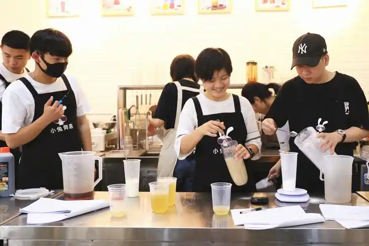 小兔奔跑新式烘焙茶饮奶茶培训领先者