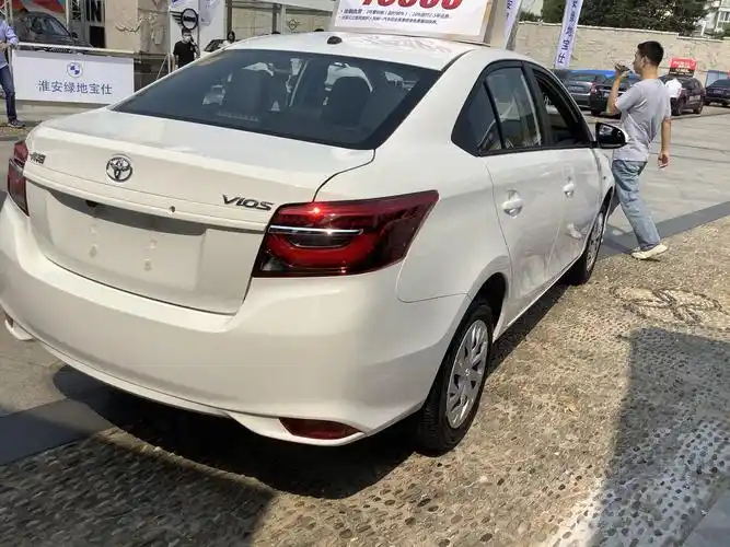 实拍2021款丰田威驰配15l5mtcvt模拟8挡