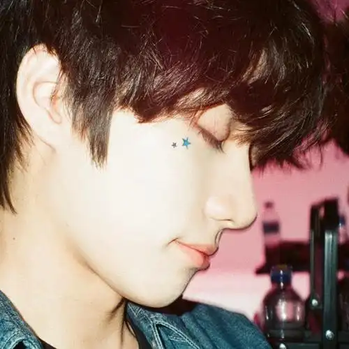 有无男爱豆的长睫毛特写