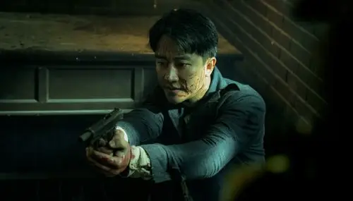 由黄轩领衔主演,五百,别克执导的高密度狙击动作国剧《瞄准》于昨日