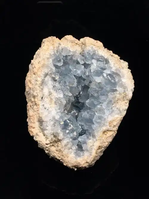 共759 件天然水晶原石矿石标本相关商品