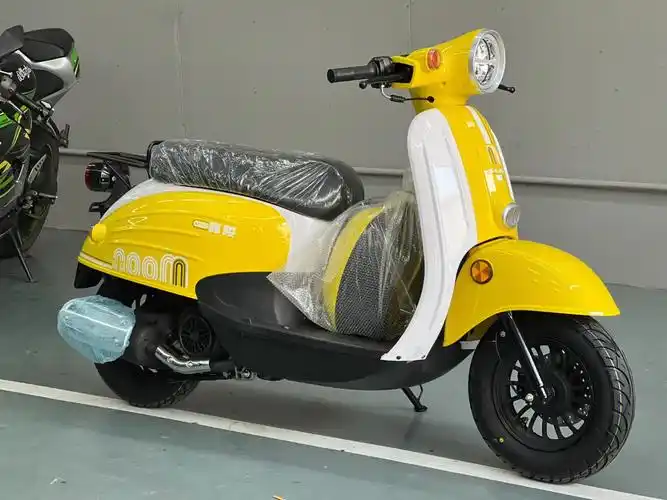 全新嘉陵月亮moon95踏板车 采用本田125动机 无钥匙启动 配尾箱 免