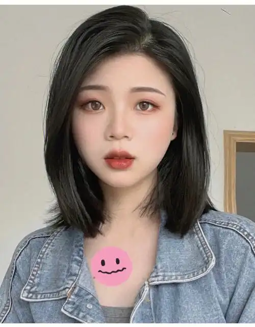 圆脸女生无法抗拒的显脸小气质锁骨发