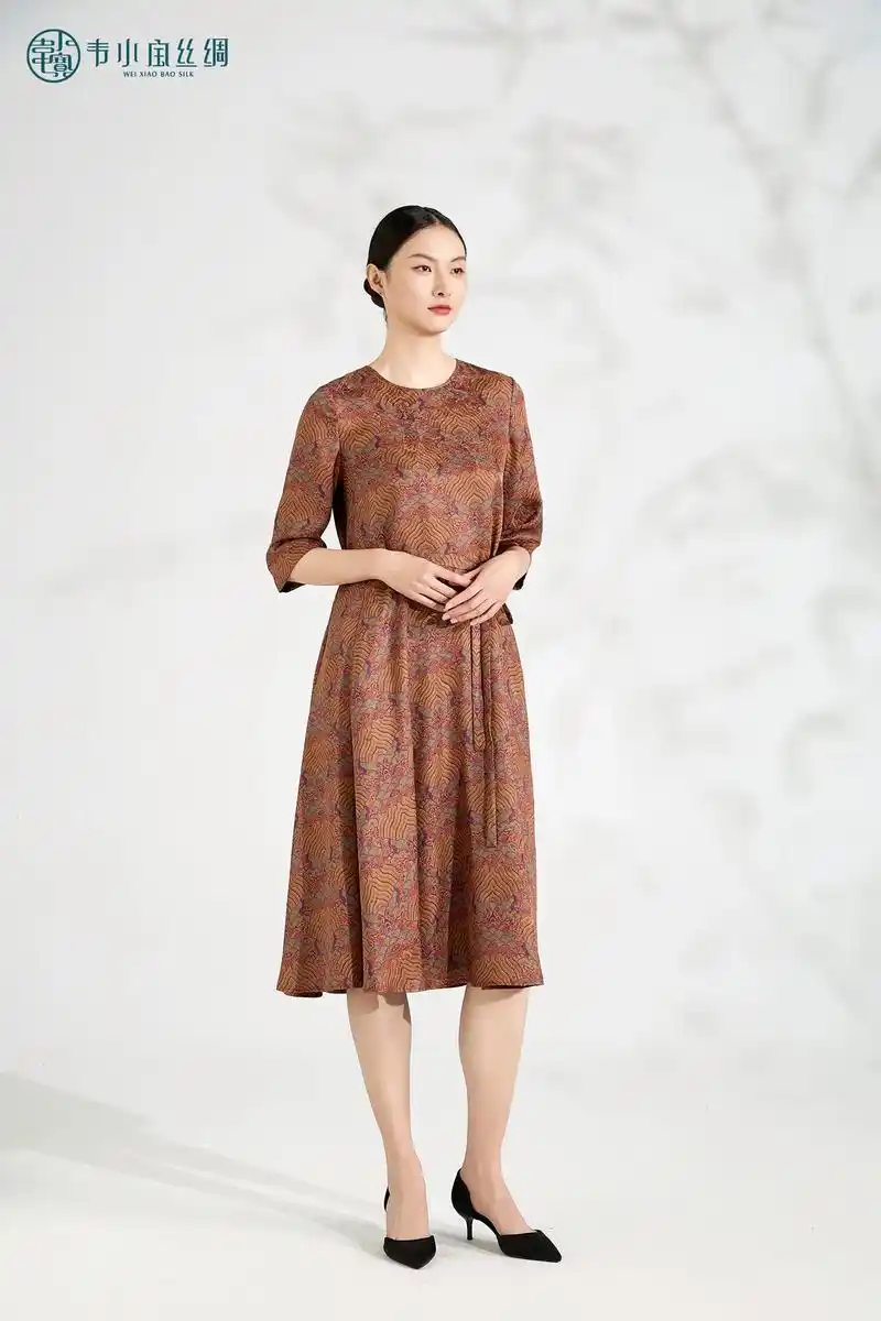 韦小宝丝绸 #春日上新以特优级白厂丝纱线织成水滴形立领