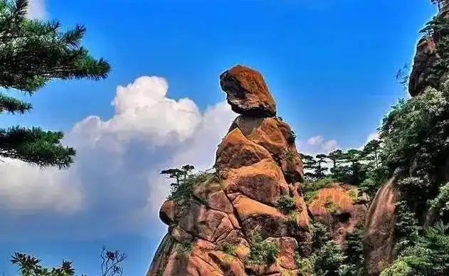 仙女弹琴:黄山的一大奇景 在黄山,有一处奇石景观,被誉为"仙女弹琴".