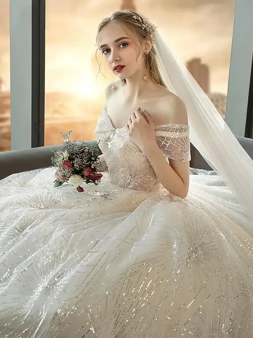 主婚纱2022新款赫本新娘一字肩冬季网红抖音小个子梦幻奢华拖尾女