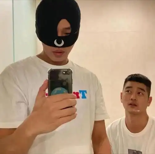 韩国影帝恋情曝光在网上晒对象照片