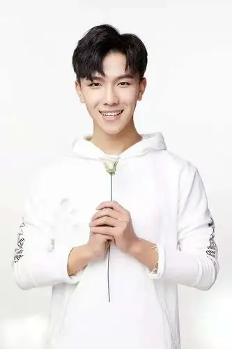 郭昊钧:饰演青盐演员王冠彭:饰演汤汤演员蔡良殊:饰演飞涟演员李林轩