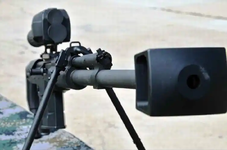 该枪为qbu10式军用12.7毫米狙击步枪,是qbu09式军用12.