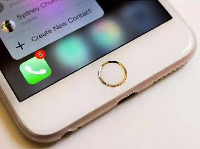 单击按下home键之后就会返回到手机的主界面,双击home键,会出现目前