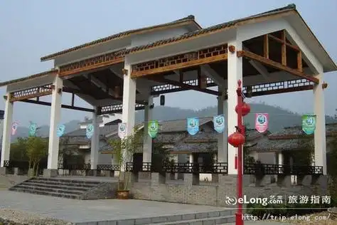 p>天工开物园位于江西宜春市 a target="_blank" href="/item/明月山