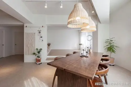 80㎡尝试不要客厅,改成地台起居室,没有沙发茶几方便一家人互动