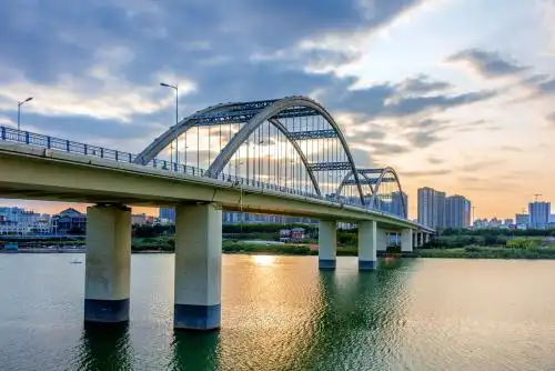 中国广西南宁邕江凌铁大桥风光