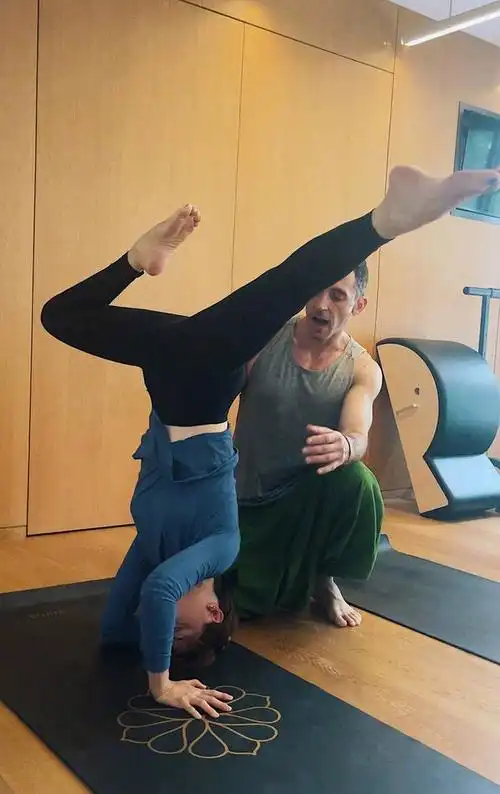 孙俪分享练习瑜伽照挑战高难度姿势