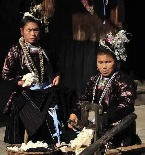 侗族人做一套衣服要三年