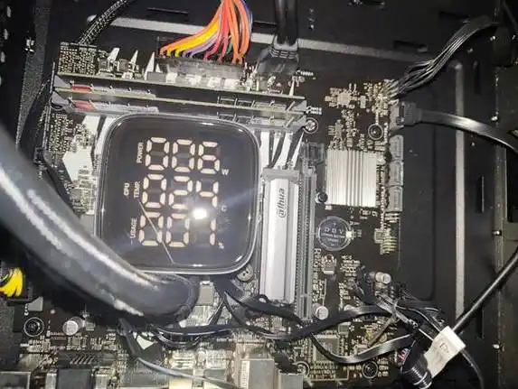 温度一眼观-九州风神冰堡垒360数显水冷散热器_风扇_主板_进行了