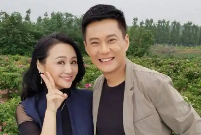 他出道29年,娶了最美的主持人,今46岁要逆袭_王斑_妻子_舞台