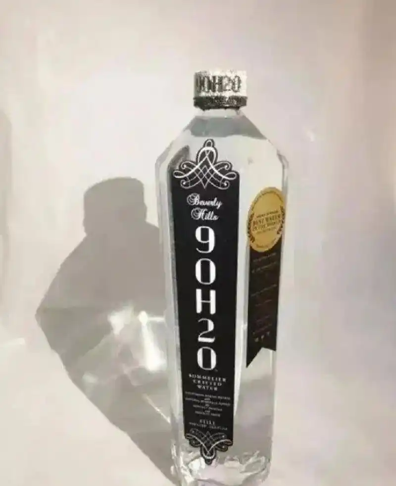 比佛利山庄90h20矿泉水,号称全球最贵的矿泉水,售价10万美金,一口喝