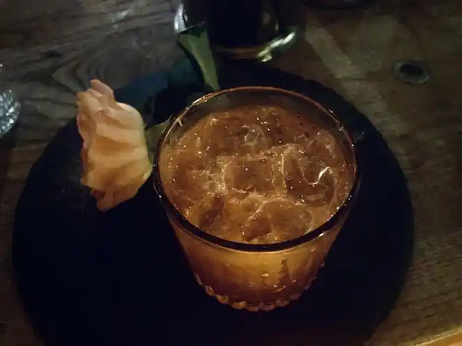 啊啊啊crush把朋友圈背景换成了我们俩一起喝过的酒