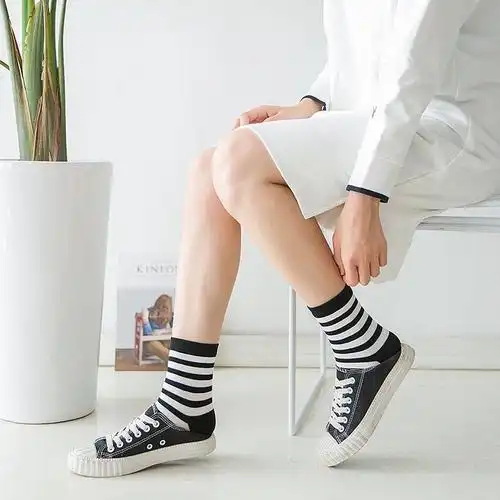 黑白条纹袜子女中筒袜韩版学院风日系韩国复古二道杠棉袜学生袜潮_7折