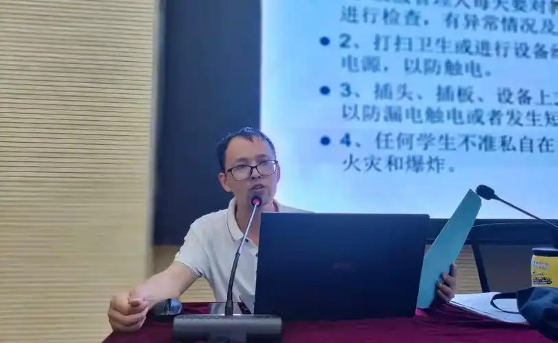 任远中学召开班班通管理员培训会,都昌县人民政府,执行公开,工作培训