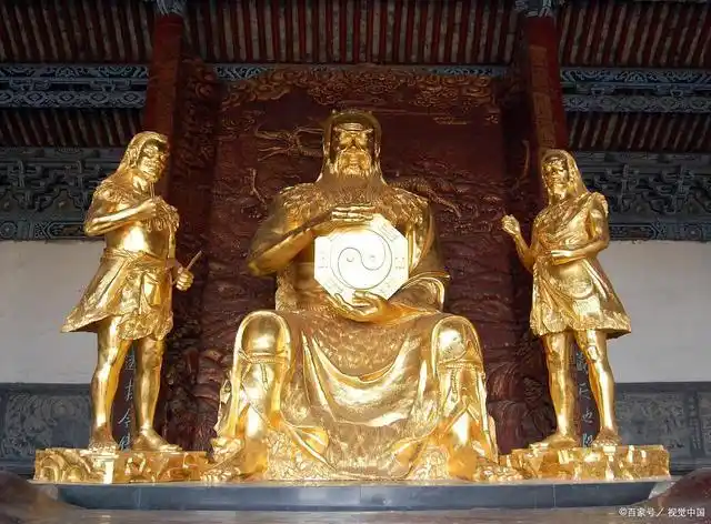 八方数十万近百万人乘各种交通工具到淮阳太昊陵祭奠华夏先祖太昊伏羲