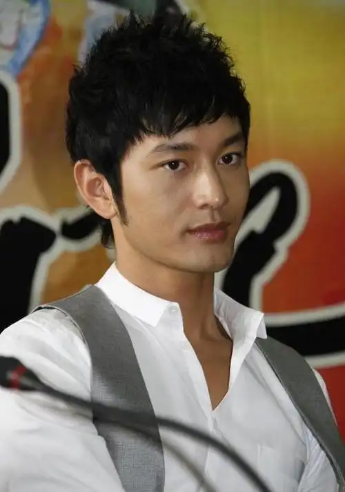 怀念煤老板统治内娱的日子,严屹宽的长相当时都上不了