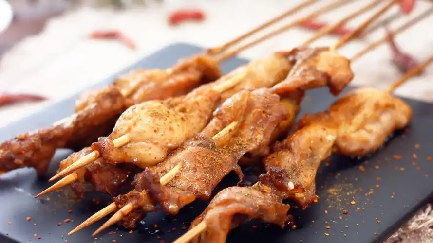 秒杀烧烤摊的鸡肉串,香嫩过瘾,配上酒可以当夜宵啦!