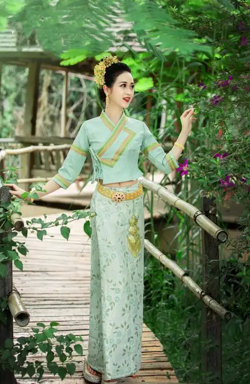 (云南旅游穿搭)西双版纳傣族服装女少数民族服饰日常套装工作服拍摄