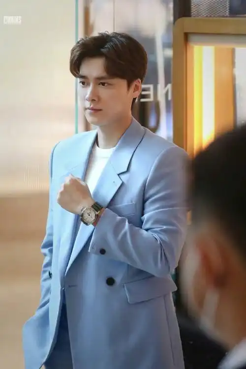 李易峰蓝西装造型##李易峰南宁