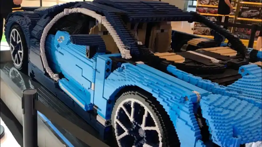 有幸见到一辆用乐高拼成的布加迪威龙_哔哩哔哩_bilibili