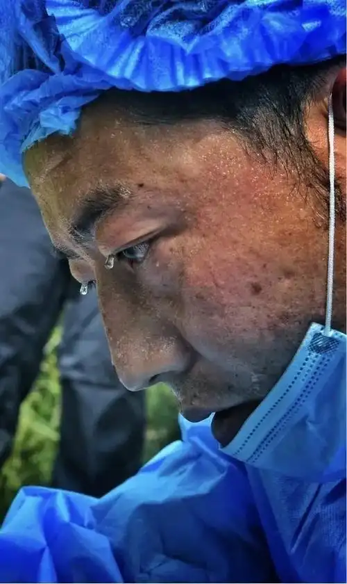 这组获奖照片记录了一群幕后英雄的故事