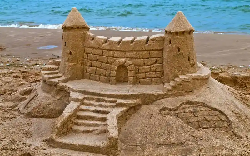沙滩上的沙雕城堡高清桌面壁纸