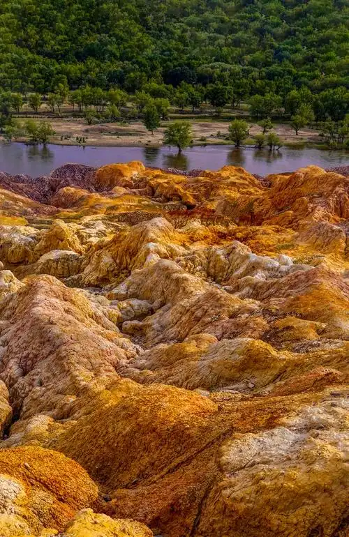 色彩斑斓的五彩滩