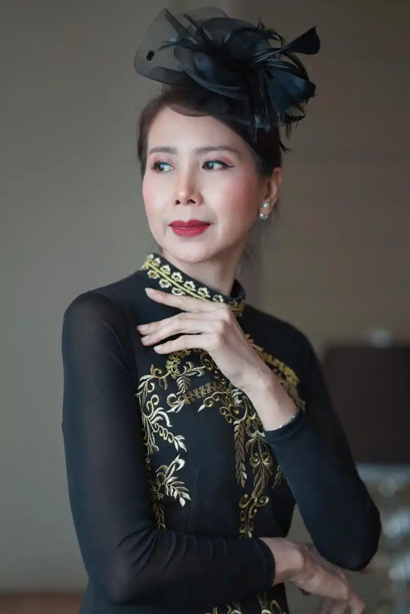 龚琳娜因《忐忑》爆红,王菲翻唱再掀热潮.但你敢信?