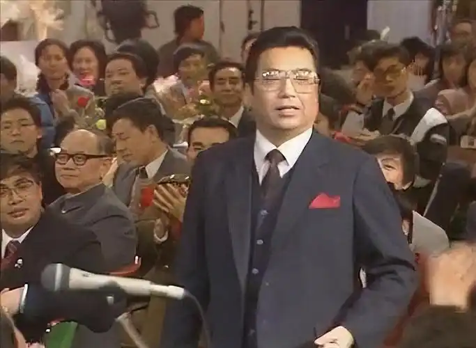 回顾李双江大儿子李贺在没有父爱环境中成长托起父亲继母晚年