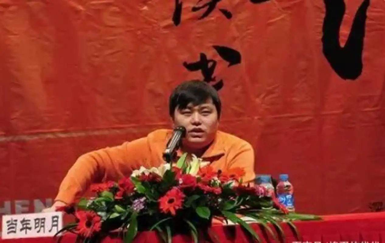 公务员石悦突然对妻子说:"老婆,咱们有钱了!