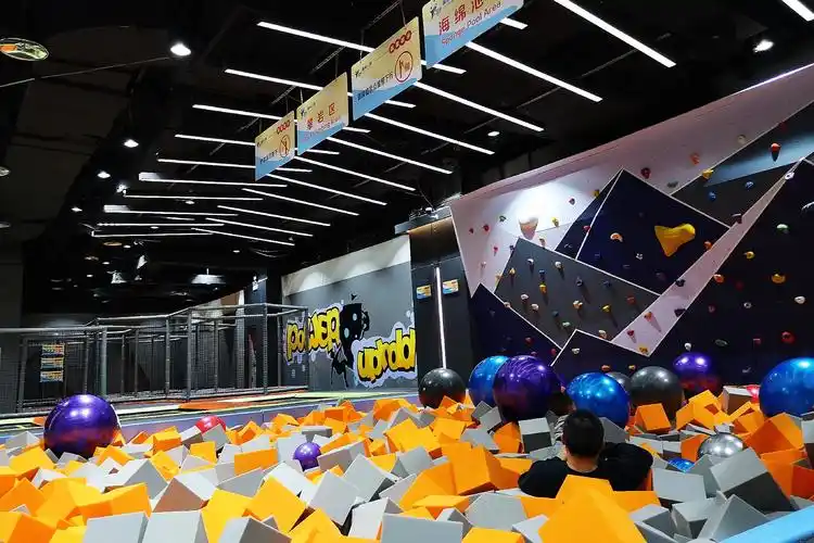 反弹蹦床公园(巴南万达店)