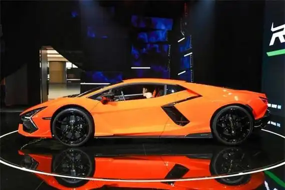 revuelto作为兰博基尼现在全新一代旗舰跑车