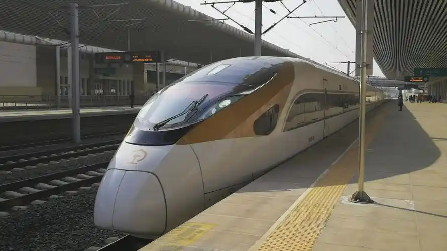 中国标准化动车组复兴号试验车cr400bf0305塘沽站出站视频